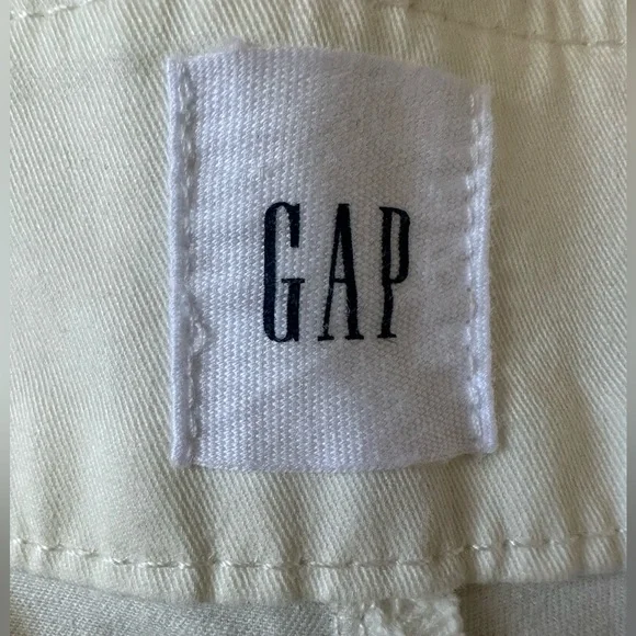 Women’s Gap Size 14 5” Mid Rise Stretch Cream Shorts - Picture 4 of 7